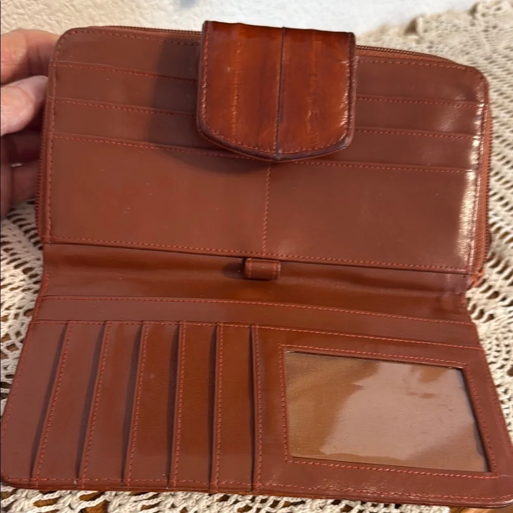 Elegant Brown Leather Wallet - Picture 4 of 4
